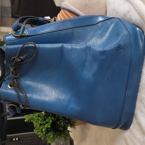 lv bucket bag blue